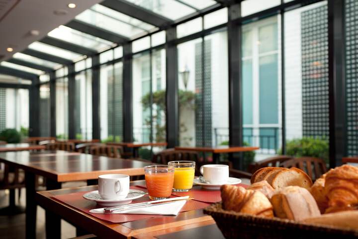 Breakfast area