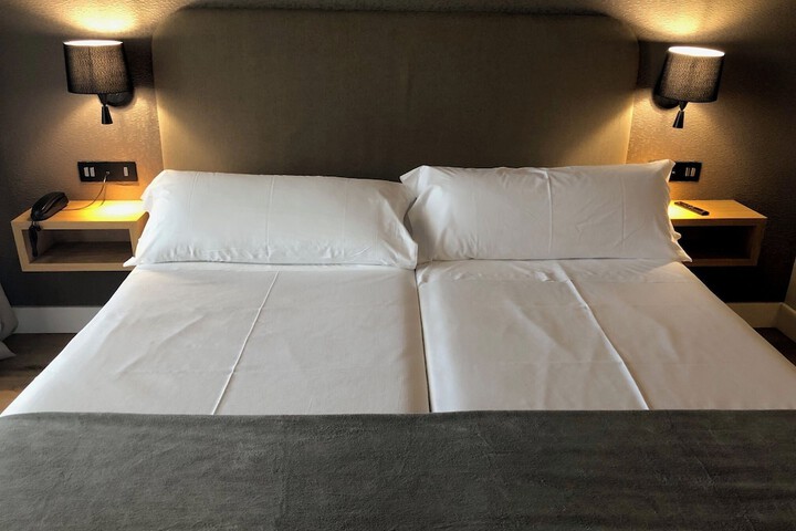 Room 2 of 37