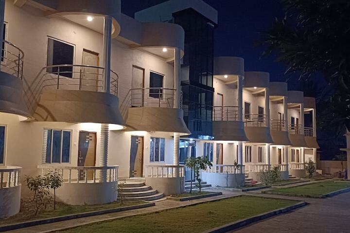 Hotel 6 of 12