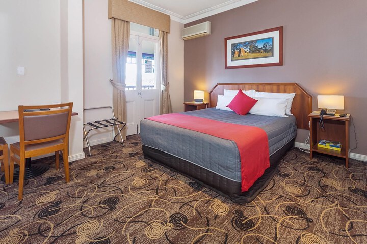 Room 2 of 34