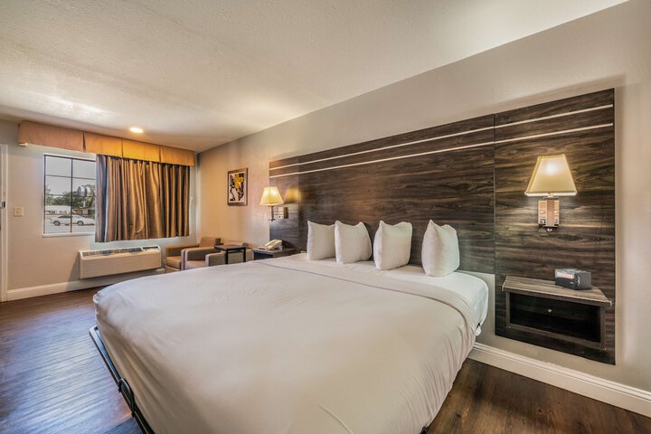Room 5 of 25