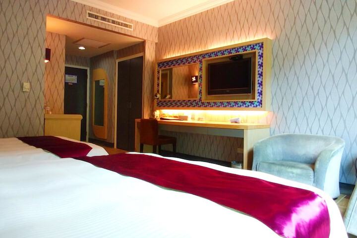 Room 3 of 73