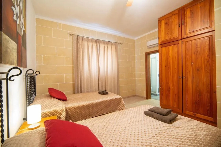 Room 2 of 14