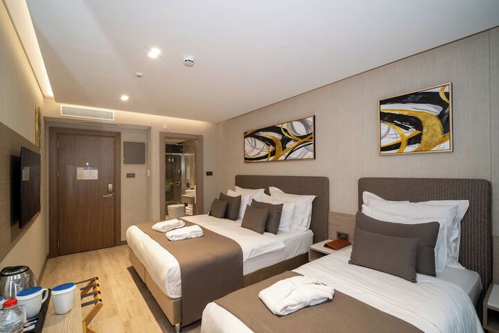 Room 93 of 170