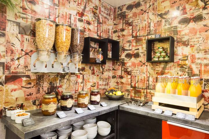 Breakfast area