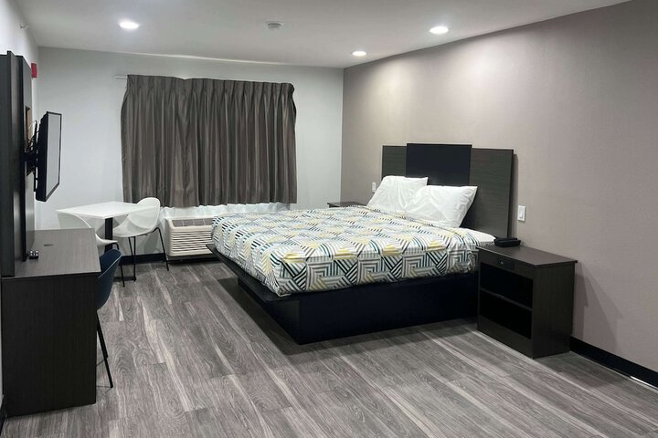 1 King Bed Kitchen (8 of 10)