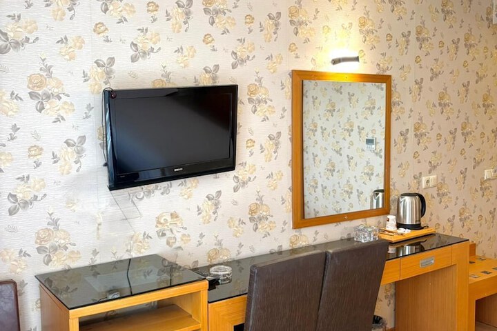 Room 12 of 26