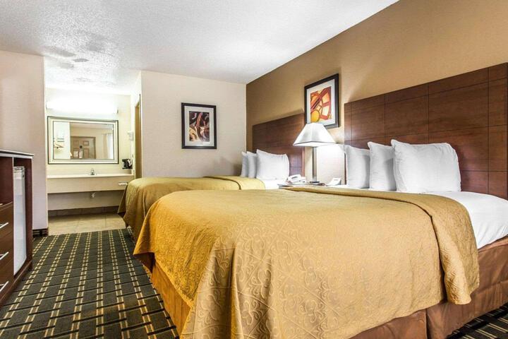 2 Double Beds (3 of 6)