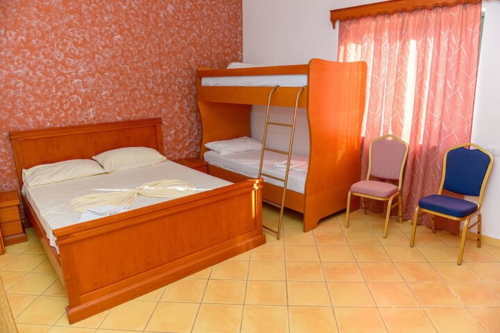 Room 16 of 33