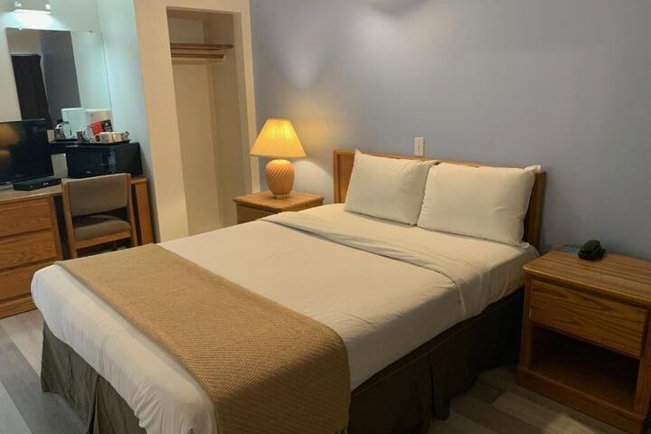 Room 8 of 99