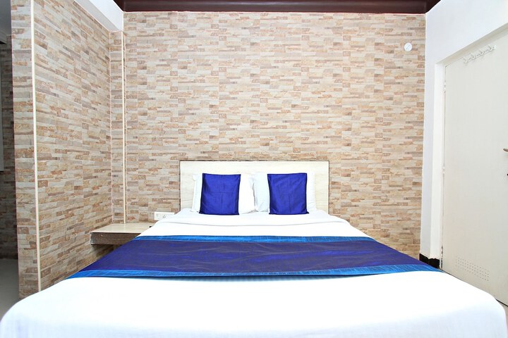 Room 11 of 21