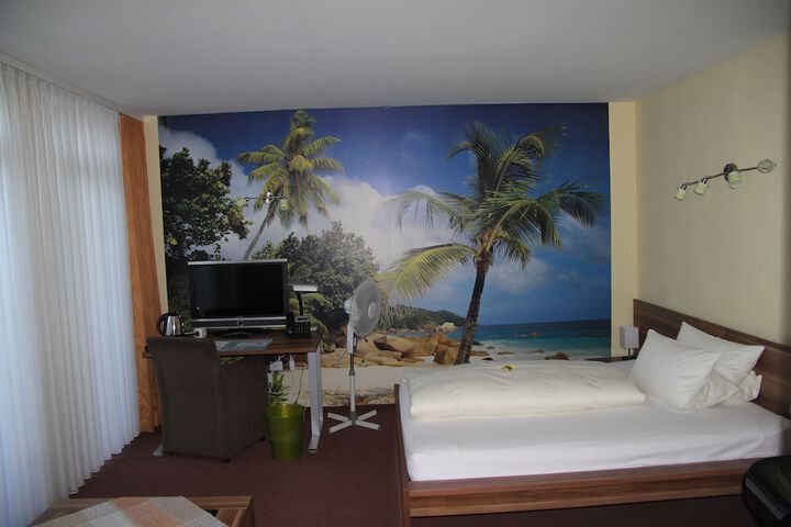 Room 48 of 110