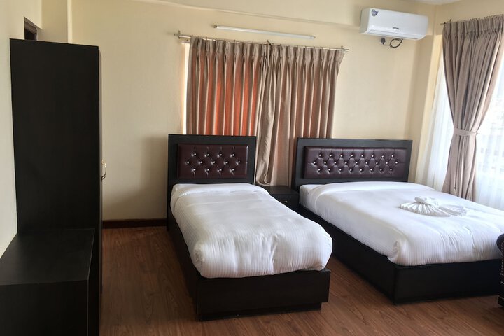 Room 6 of 19
