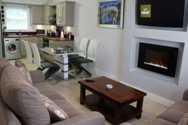 Lounge 11 of 13