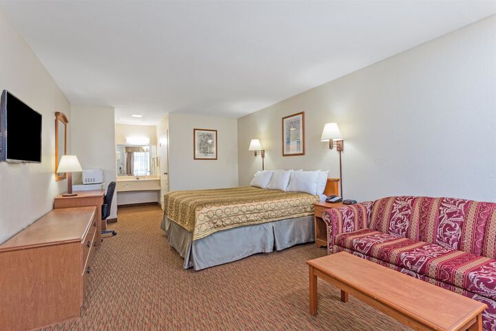 Deluxe Room 1 King Bed Refrigerator, Microwave (5 of 18)