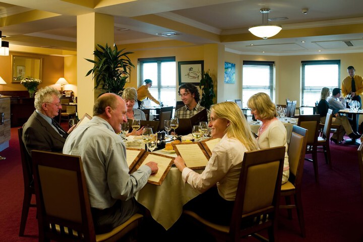 Dining 12 of 27