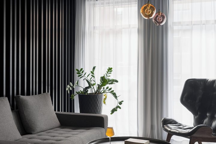 Lounge 36 of 38