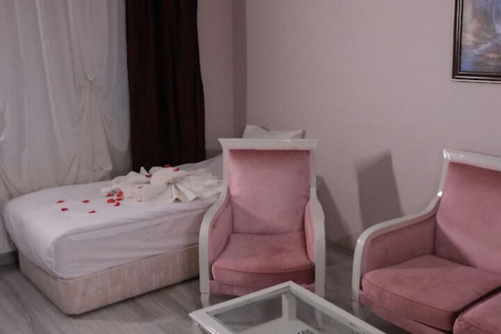 Room 5 of 14