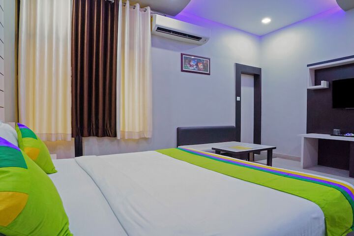 Room 8 of 19