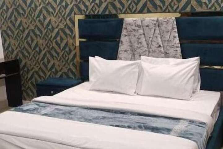 Room 3 of 34