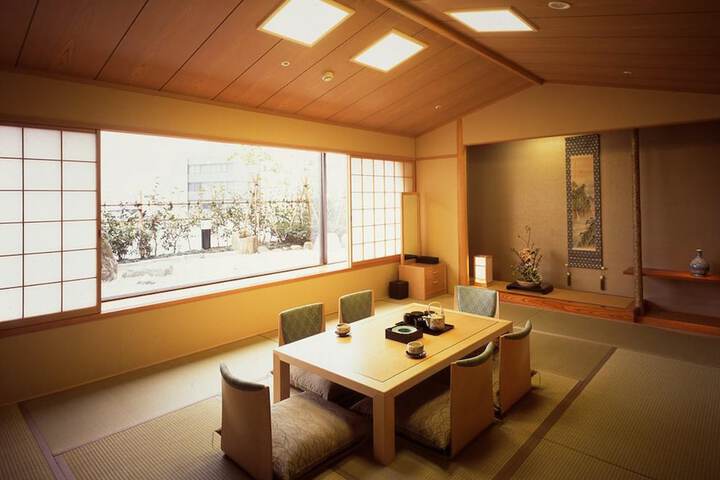 Room 10 of 29