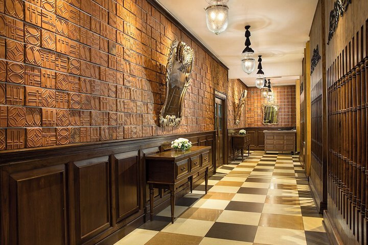 Entrance & Lobby