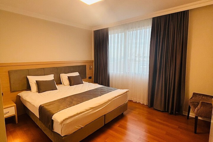 Room 32 of 68