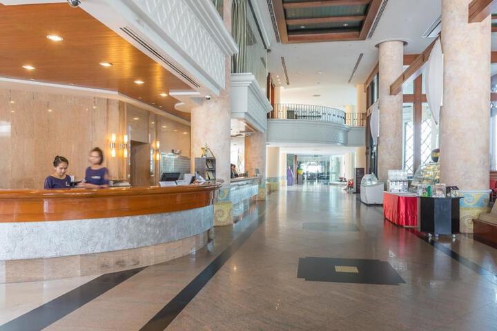 Entrance & Lobby