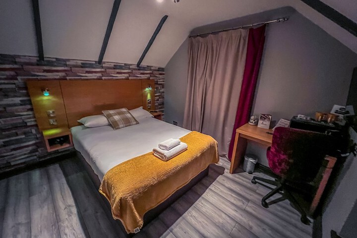 Room 3 of 48