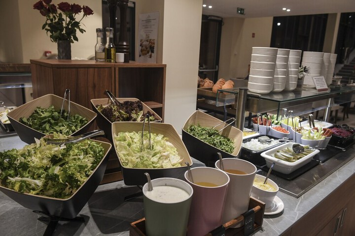 Dining 49 of 80