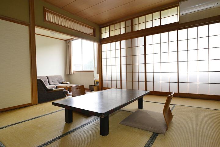 Room 11 of 35