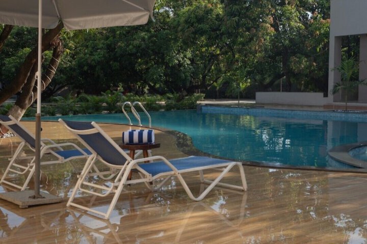 Pool 20 of 32