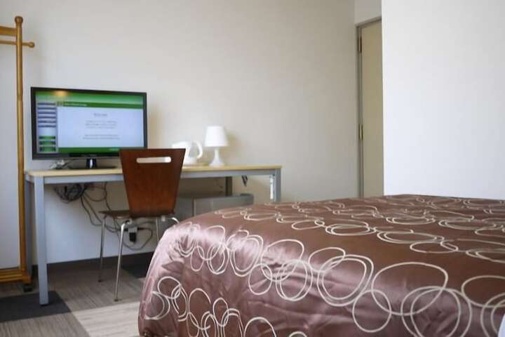 Room 10 of 40
