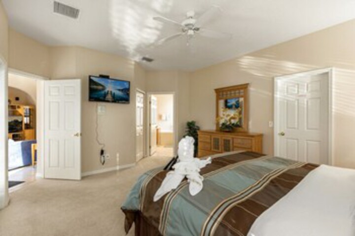 Room 13 of 19