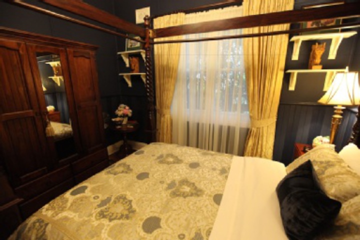 Room 23 of 108