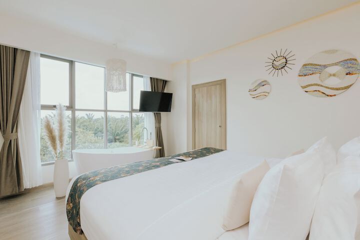 Room 10 of 25