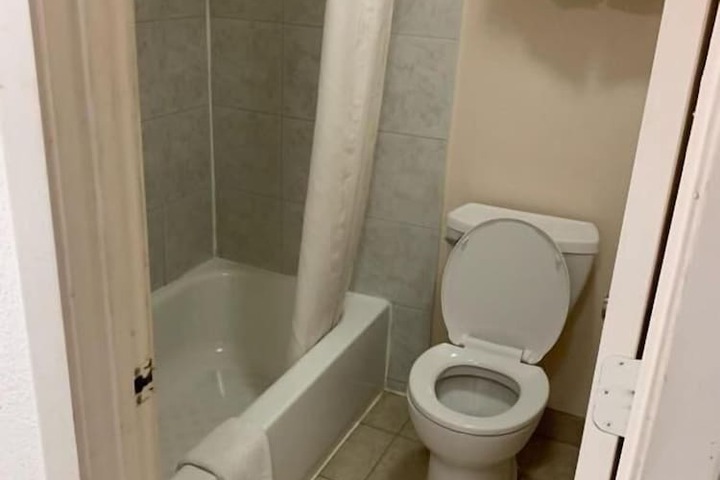 Room 6 of 19