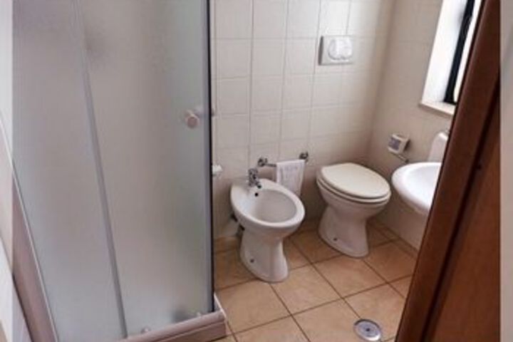 Room 5 of 70