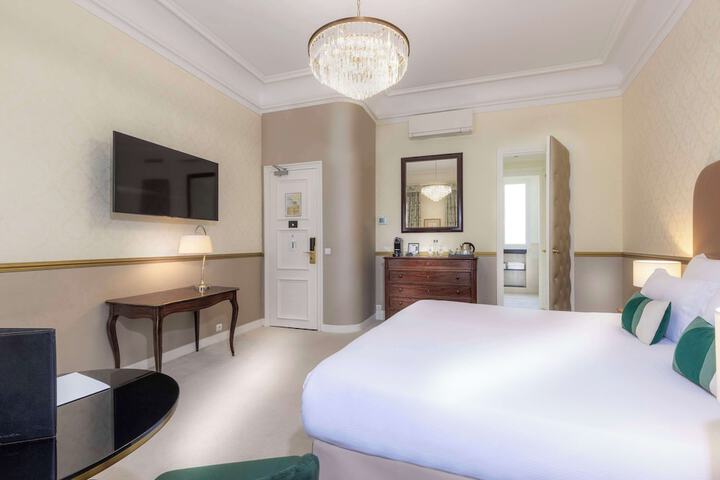 Room 19 of 50