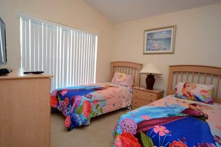 Room 6 of 24