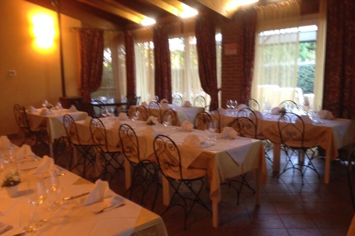 Dining 82 of 110