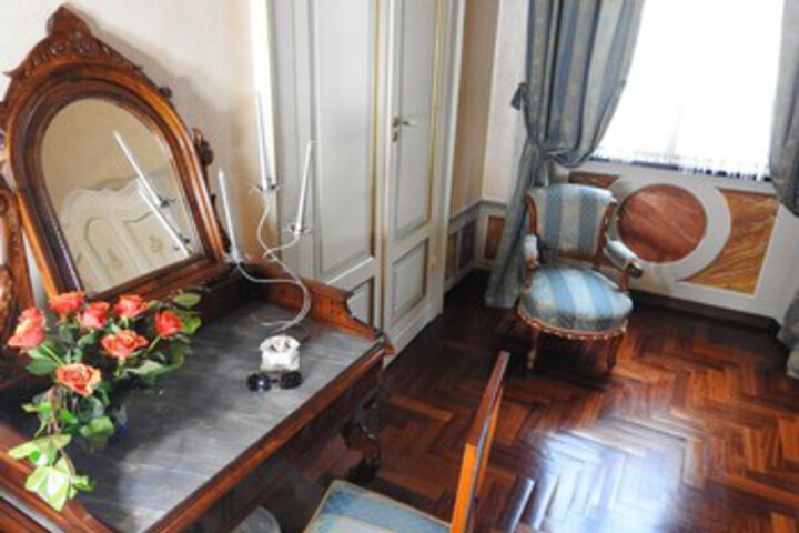 Room 30 of 34