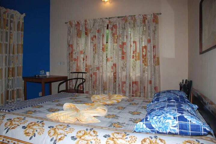 Room 5 of 32