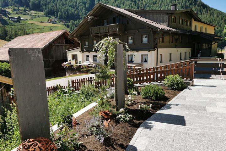 Hotel Exterior 55 of 57