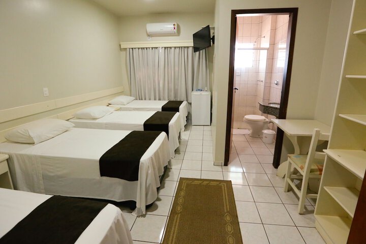 Room 9 of 40
