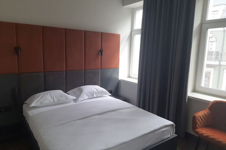 Room 48 of 100