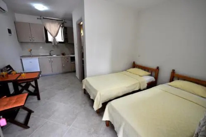Room 5 of 18