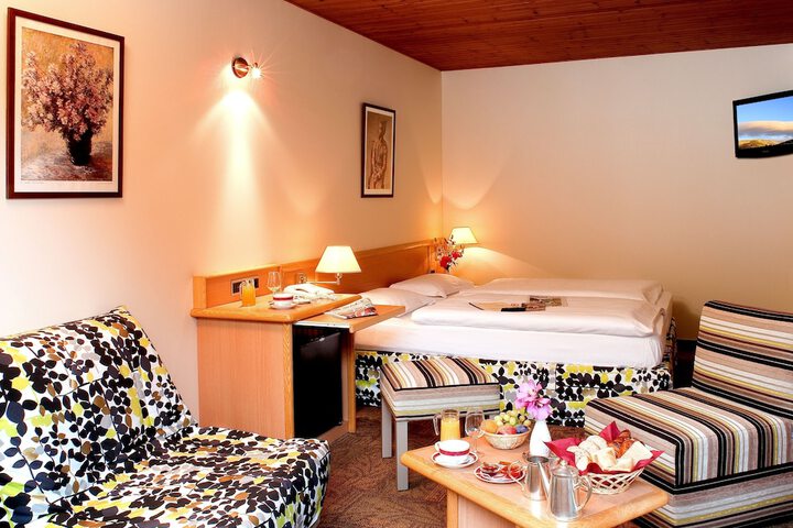 Room 4 of 39
