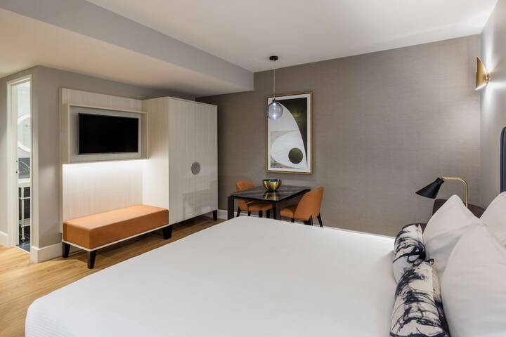 Room 22 of 87