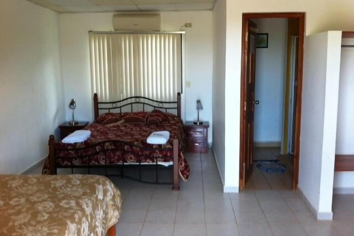 Room 14 of 18